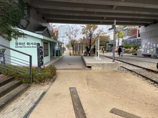 Gyeongul Book Street Station — photo 1