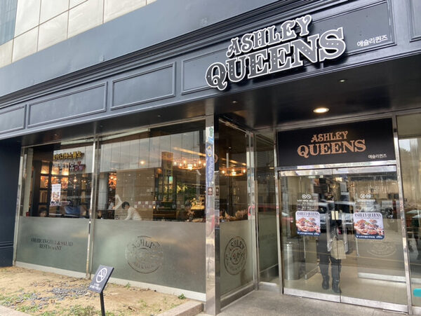 Ashley Queens Buffet New Core — photo 1
