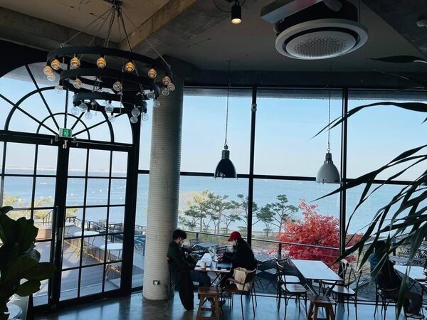 Six OClock Cafe — photo 1