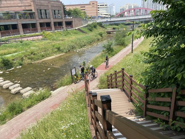 Yongin X Park River Trail Access — photo 1