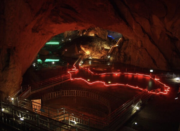 Daelee Cave — photo 1