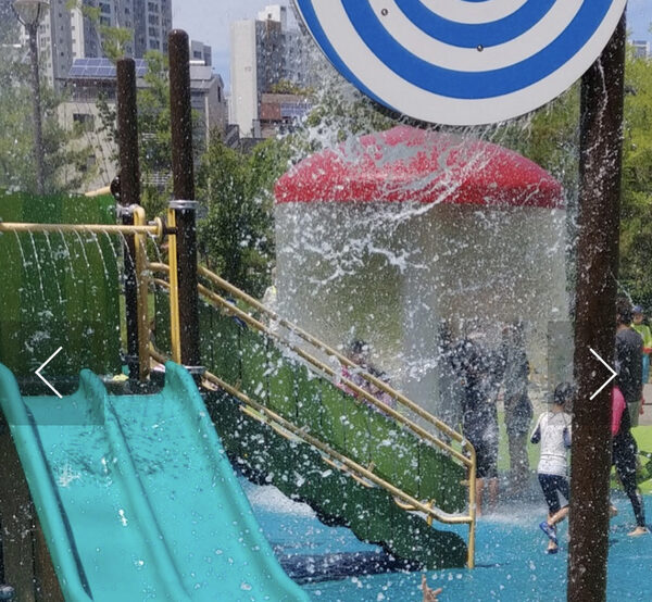 Water Play Childrens Park — photo 1