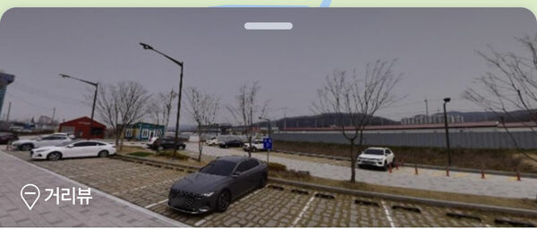 Gingko Tree Road Public Parking — photo 1