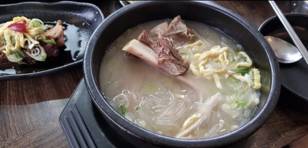 Jangmo Nim Iron Pot ShortRib Soup — photo 1
