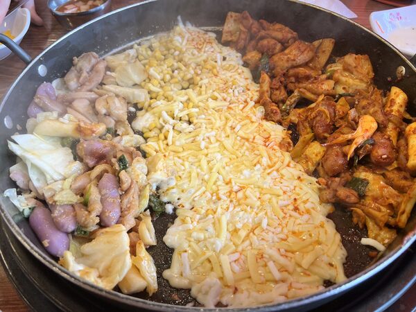 Yoogane Dak Galbi Songtan — photo 1