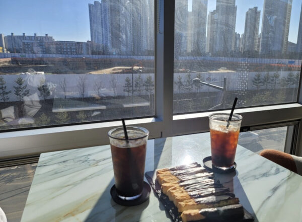 Gravity Coffee Eopseong Lake — photo 1
