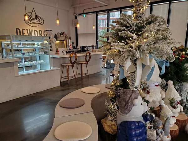 Dewdrop Cafe — photo 1