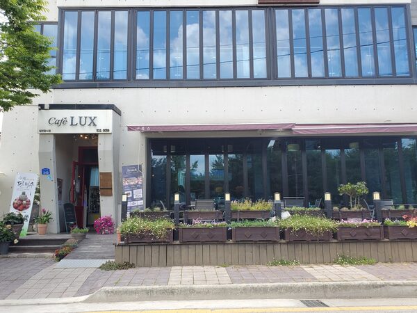 LUX Cafe  — photo 1