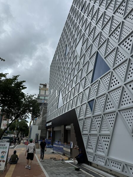 Seojeong-dong Parking Garage — photo 1