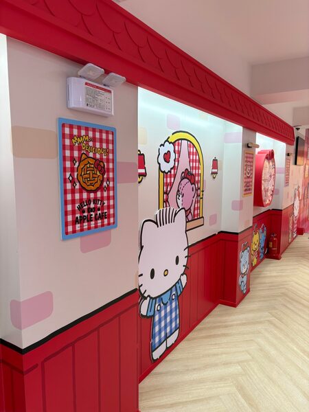Hello Kitty Apple Café — photo 1