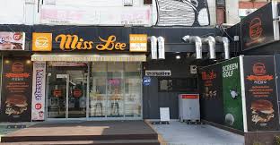 Miss Lee Burger — photo 1